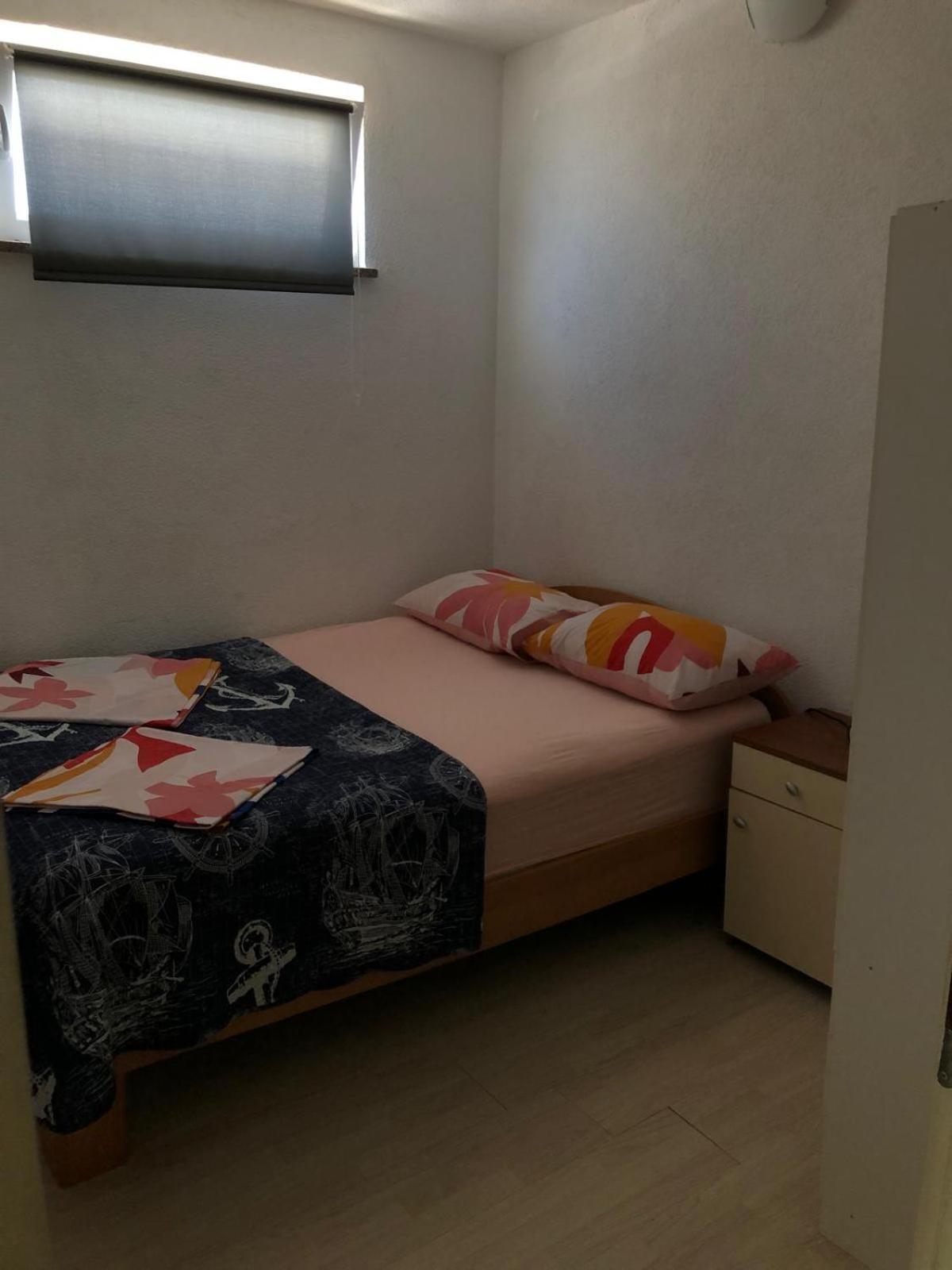Apartmani Cesarica Karlobag Room photo