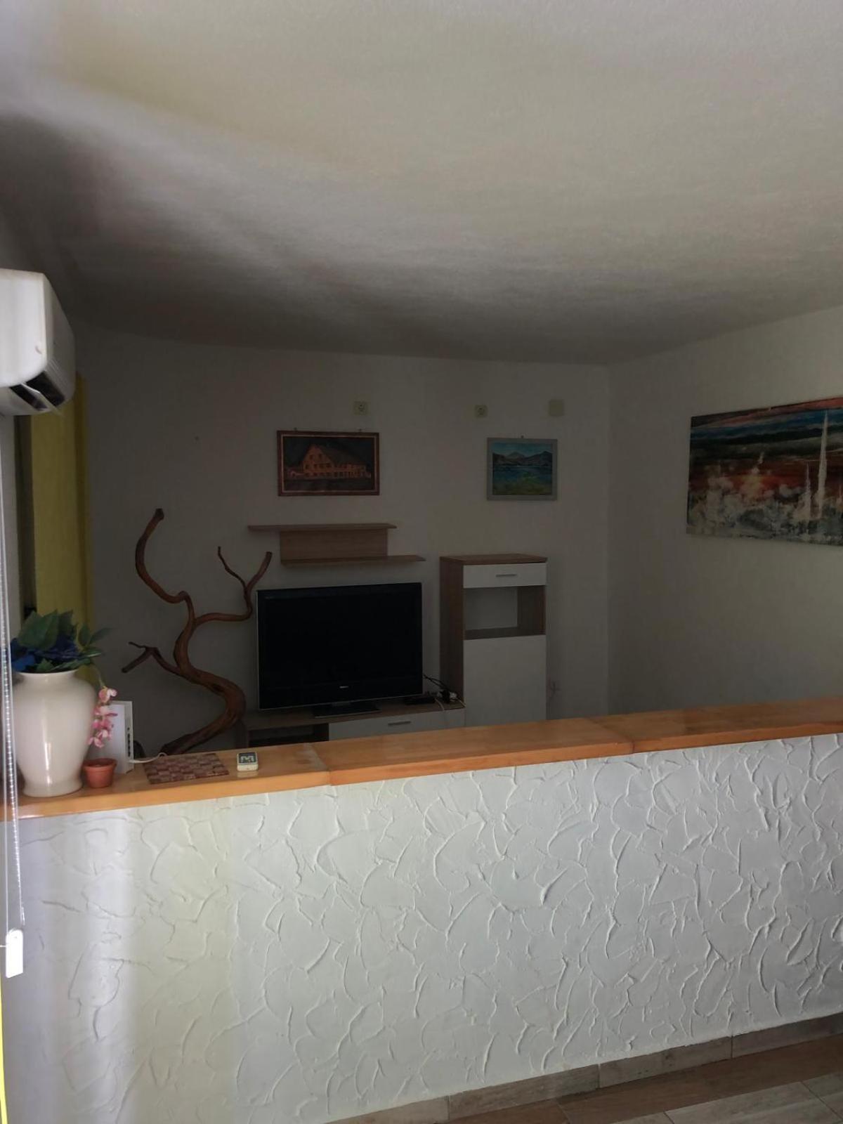 Apartmani Cesarica Karlobag Room photo